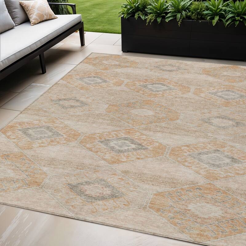 HomeRoots Aztec Transitional Rectangle Outdoor Rug - 5' X 8'