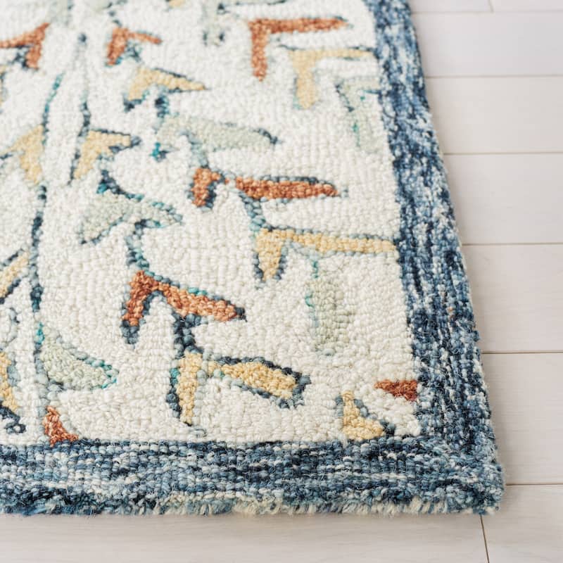 SAFAVIEH Handmade Capri Ilianka Wool Rug
