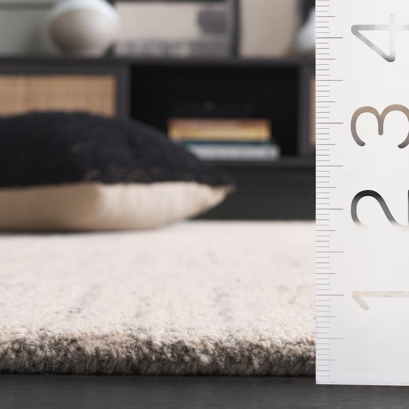 SAFAVIEH Handmade Abstract Sylvelin Contemporary Wool Rug