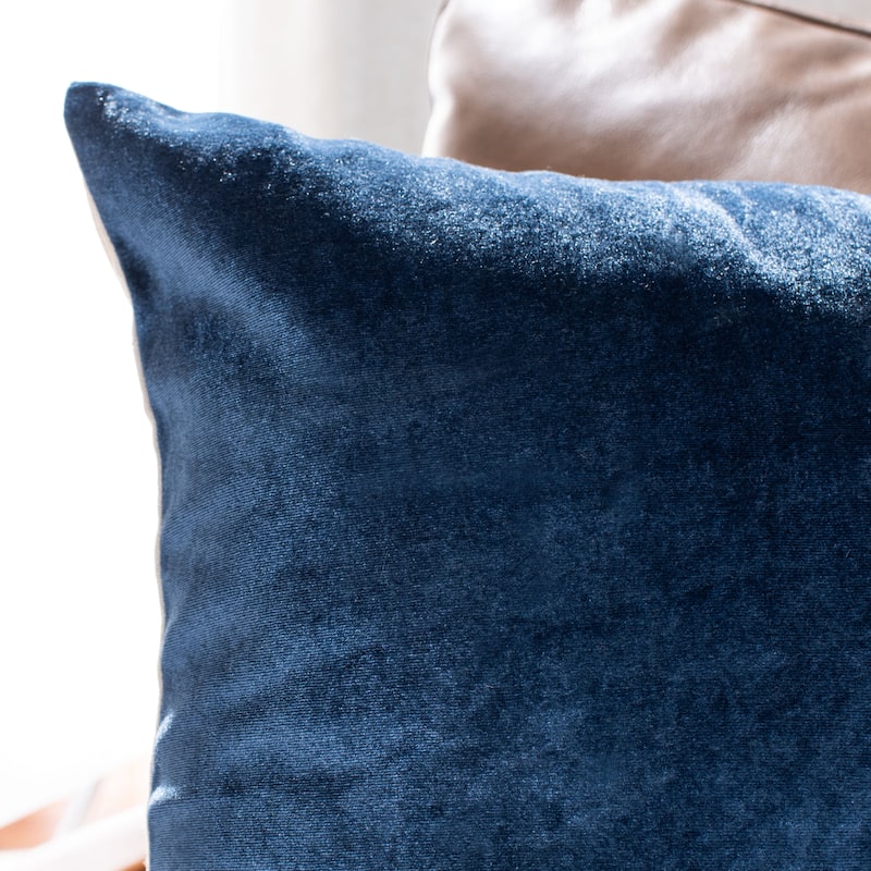 SAFAVIEH Sojeva Accent Throw Pillow.