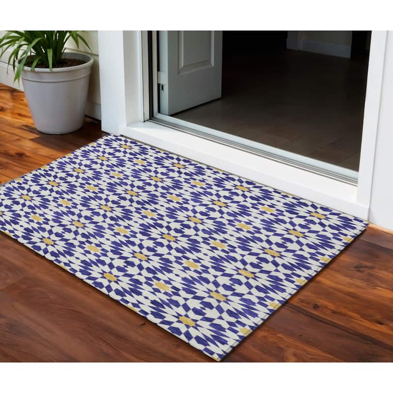 HomeRoots Floral Medallion Transitional Rectangle Outdoor Rug - 3' x 5'