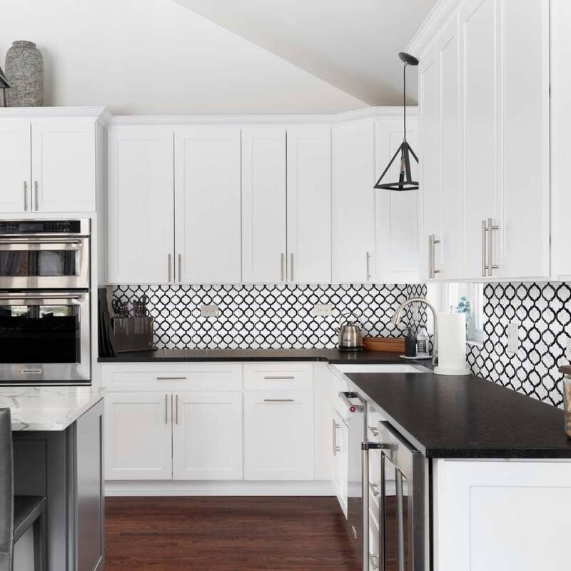 The Tile Life Santorini Arabesque 15x12 Carrara & Nero Marble Backsplash Wall Tile