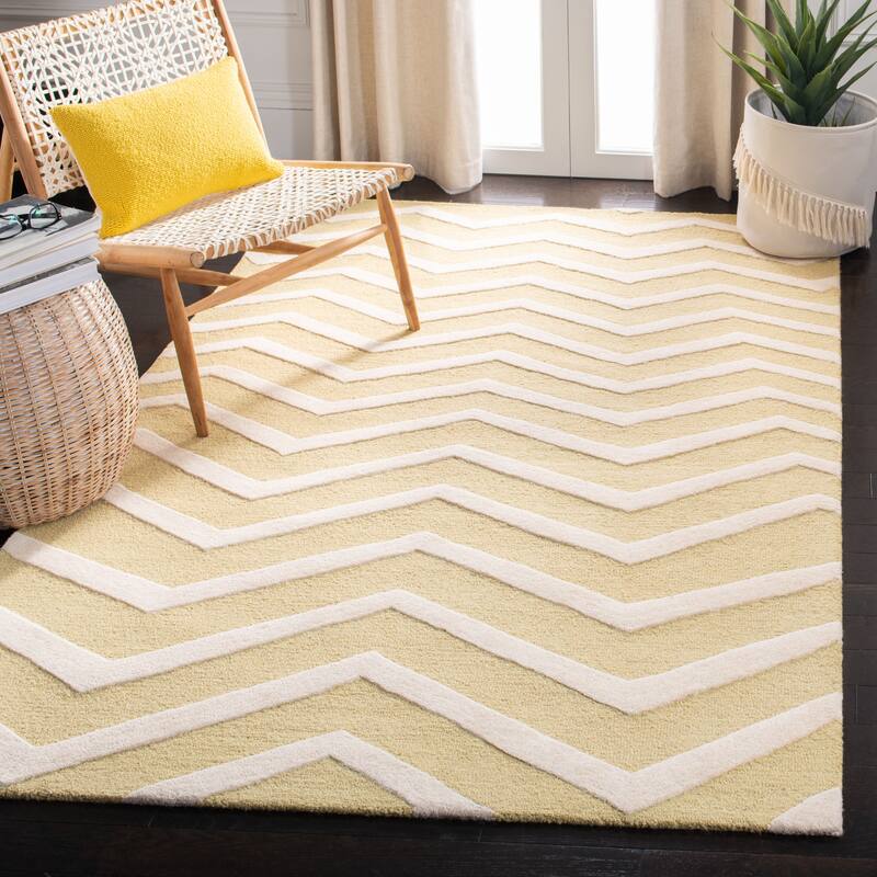 SAFAVIEH Handmade Cambridge Terttu Chevron Wool Rug - 3' x 5' - Light Gold/Ivory