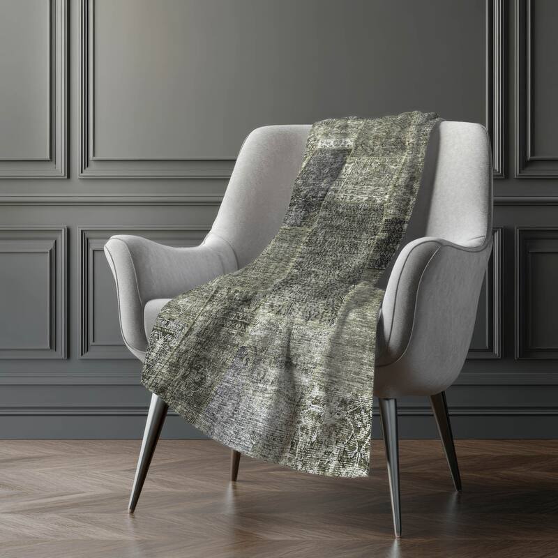 Premium Machine Washable Traditional Patchwork Sherpa Throw Blanket