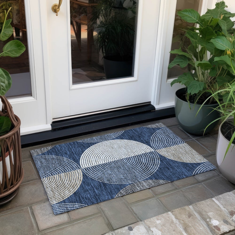 Machine Washable Indoor/ Outdoor Casual Circles Chantille Rug