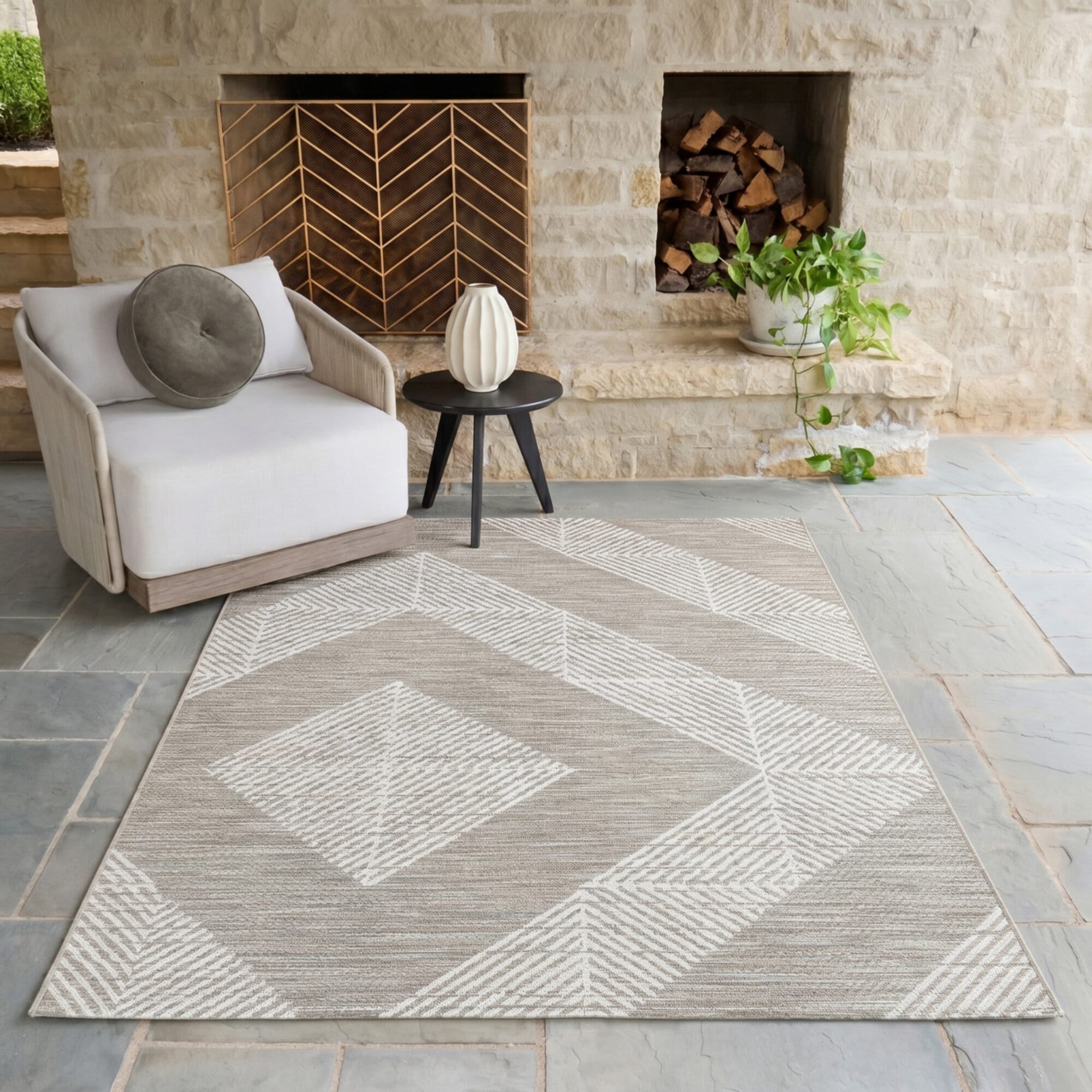 Galland Modern Diamond Indoor/Outdoor Area Rug
