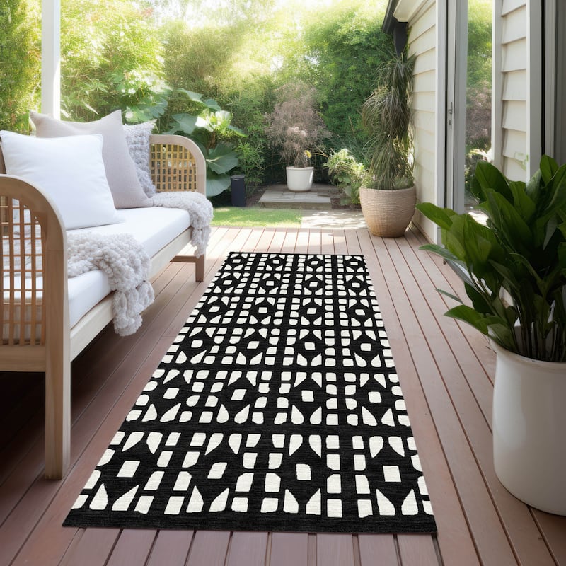 Machine Washable Indoor/ Outdoor Contemporary Imprints Chantille Rug - Black - 2'3" x 7'6"