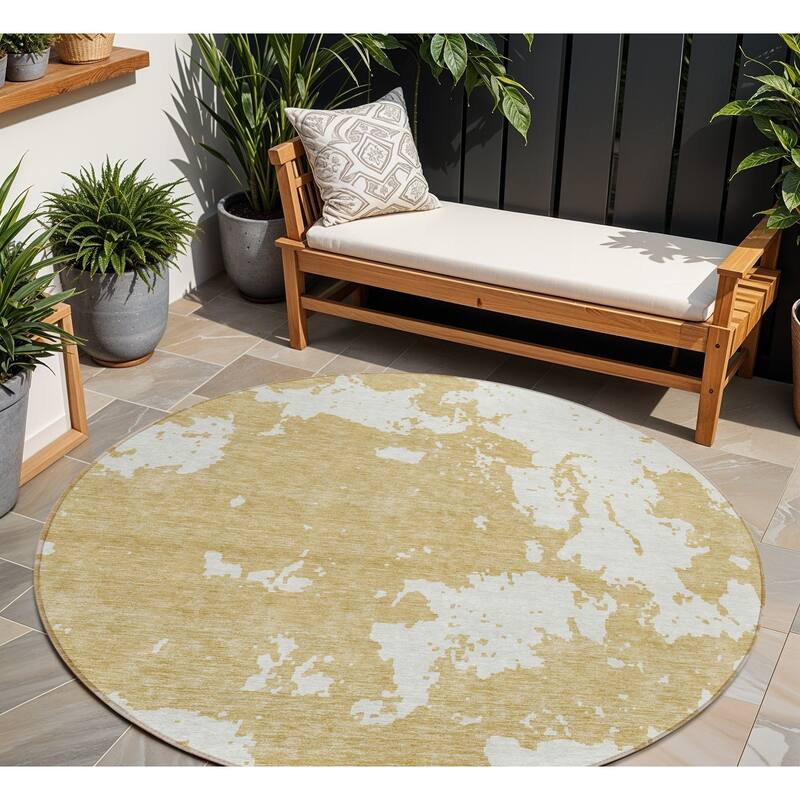 HomeRoots Abstract Transitional Rectangle Outdoor Rug - 8' Round