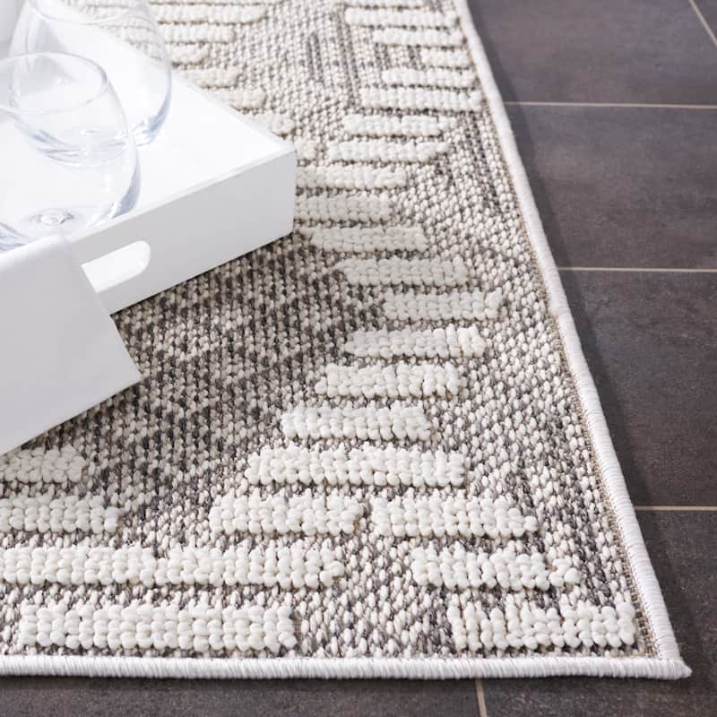 SAFAVIEH Global Rozinka Geometric Rug