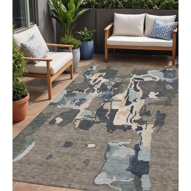 HomeRoots Abstract Transitional Rectangle Outdoor Rug - 5' X 8'