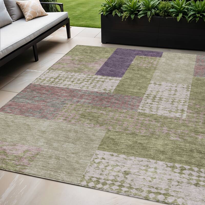 HomeRoots Geometric Transitional Rectangle Outdoor Rug - 5' X 8'