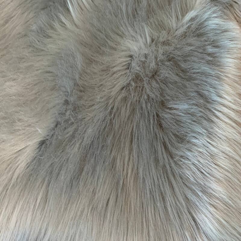 Highland Select Bear Shape Natural Long Wool Sheepskin Shag Rug - Grey - 2' x 3'