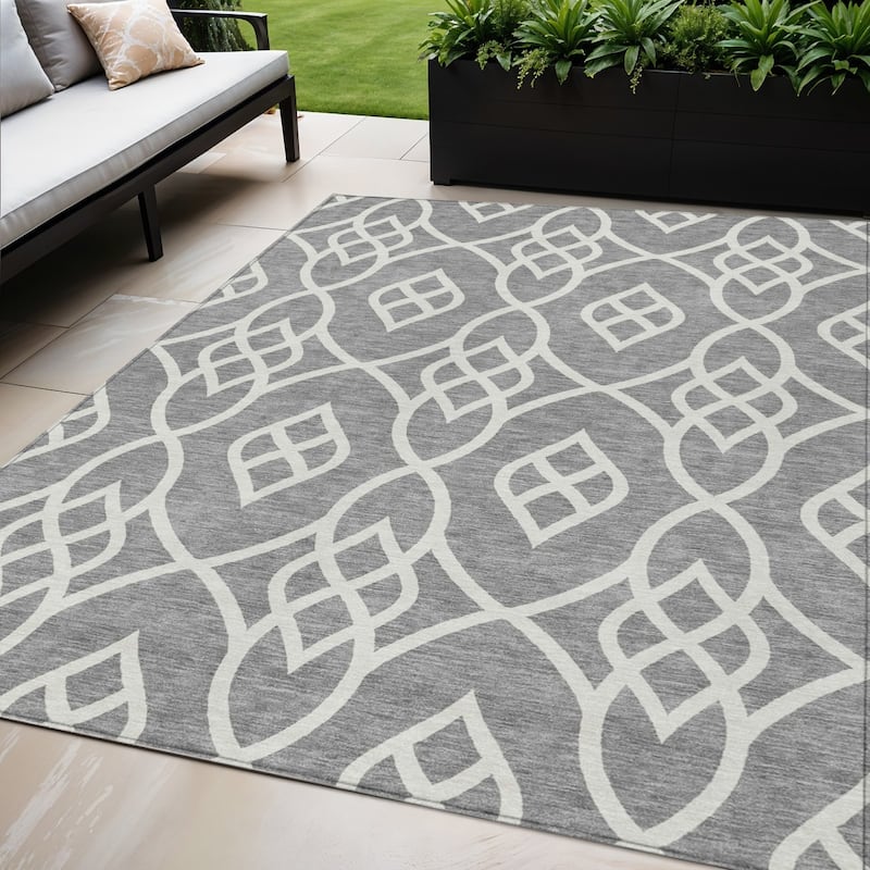 HomeRoots Trellis Transitional Rectangle Outdoor Rug - 5' X 8'