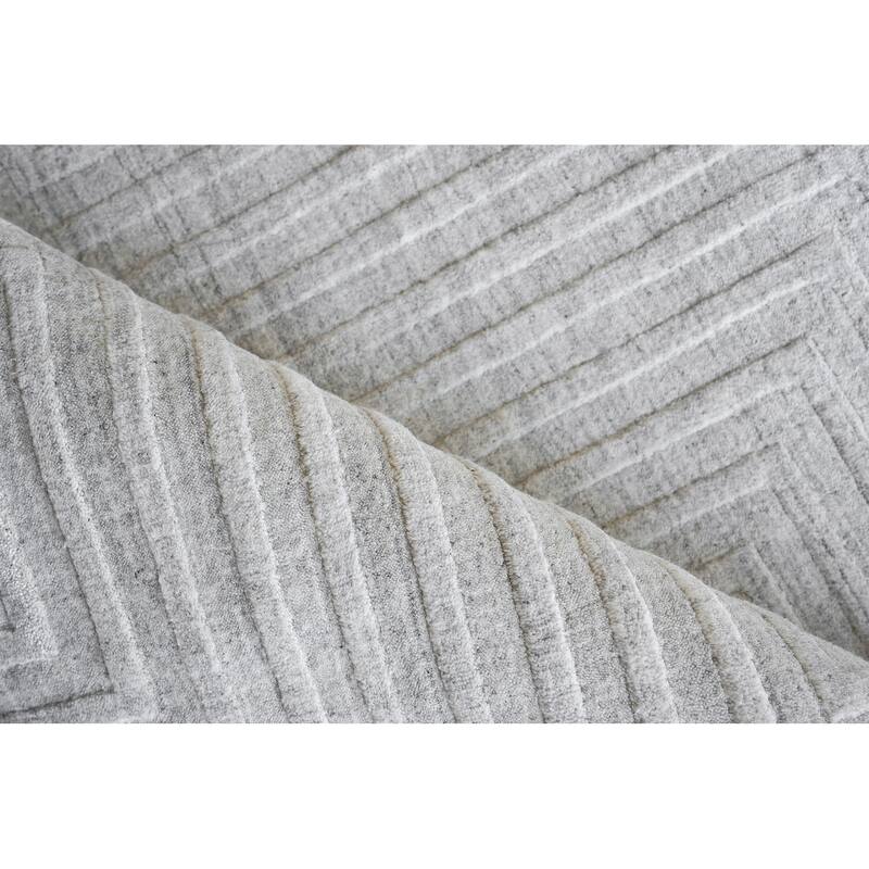 Exquisite Rugs Castelli Handmade Handloomed Bamboo Silk/New Zealand Wool Light Silver Area Rug.