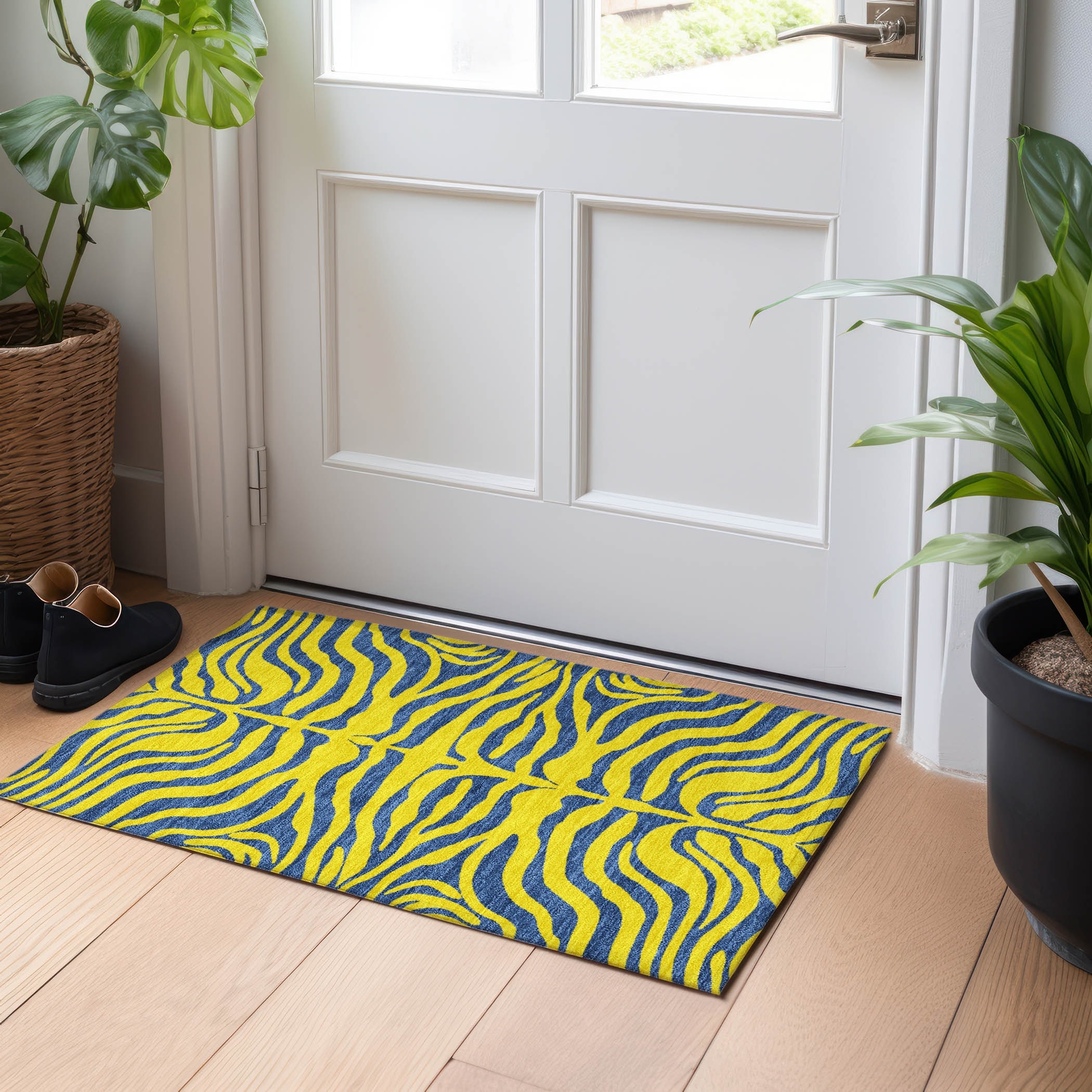 Machine Washable Indoor/ Outdoor Modern Animal Print Chantille Rug