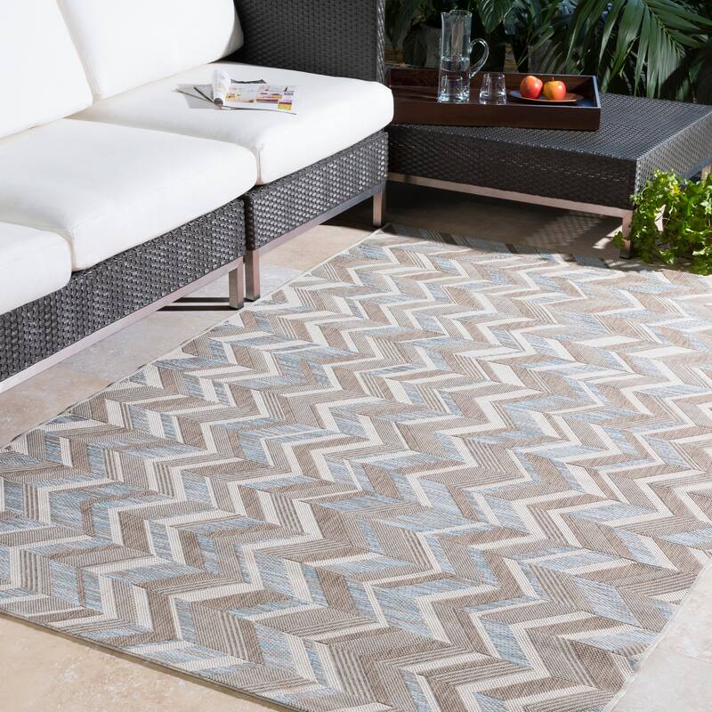 Dixie Zig-Zag Indoor/ Outdoor Area Rug - 5'3" x 7'7" - Light Grey