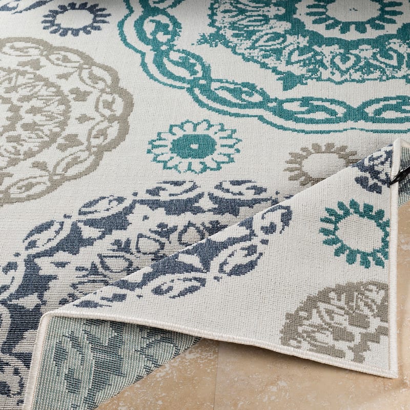 Livabliss Transitional Alfresco Medallion Indoor/Outdoor Area Rug