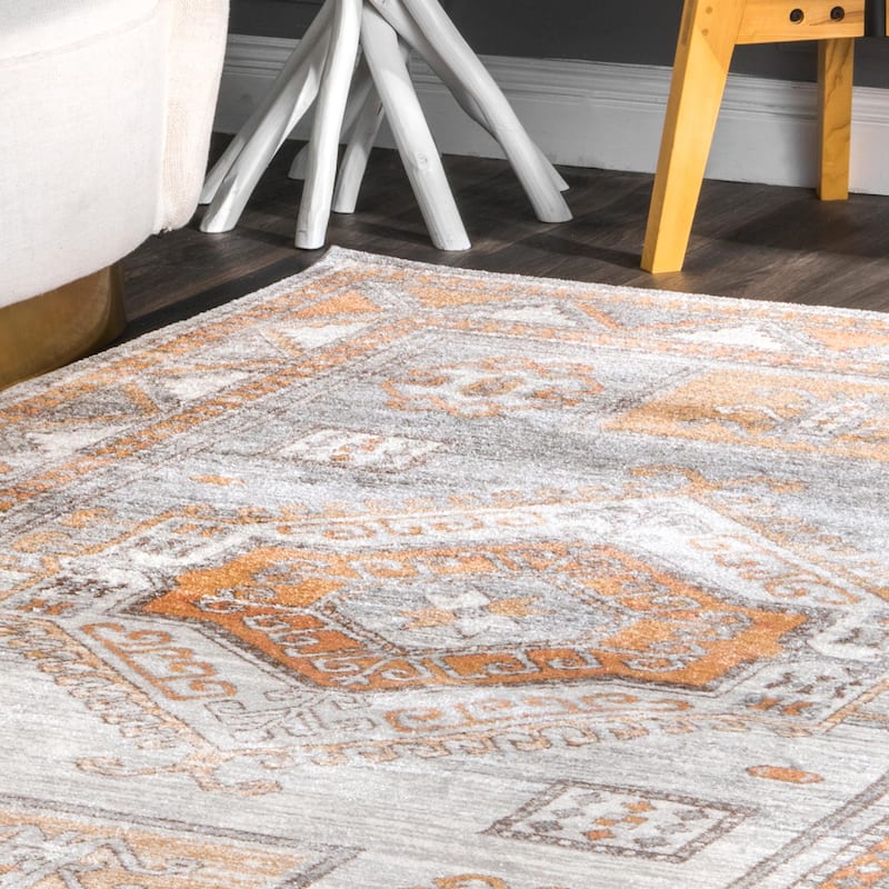Nuloom Transitional Vintage Ella Ornamental Pyramid Tribal Area Rug