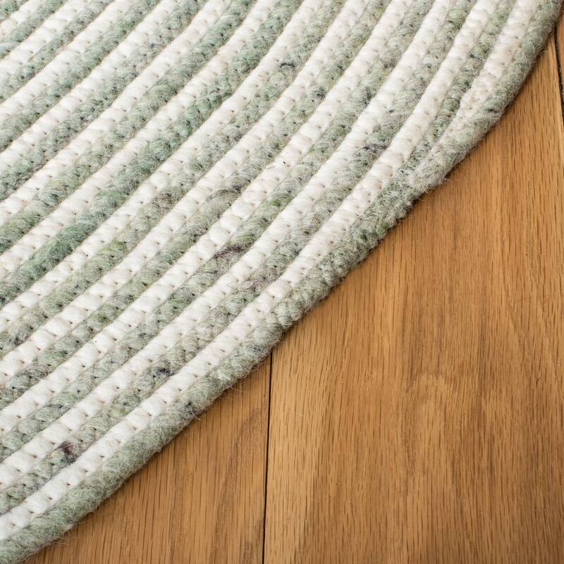 SAFAVIEH, Handmade Braided Bahrie Wool Rug