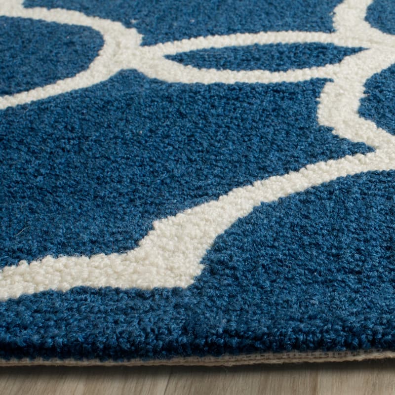 SAFAVIEH Handmade Four Seasons Gulea Floral Rug