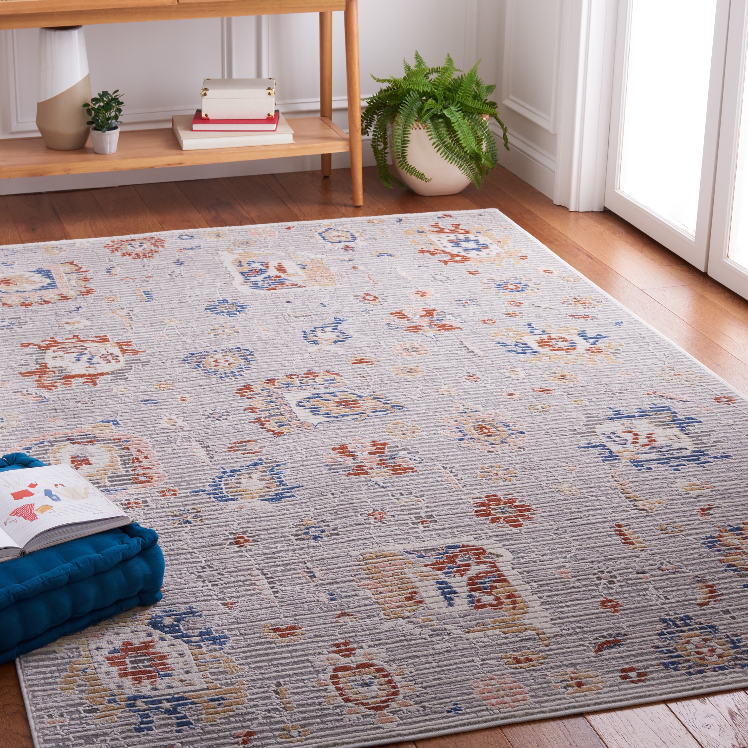 SAFAVIEH Handmade Eternal Ingetrud Floral Rug