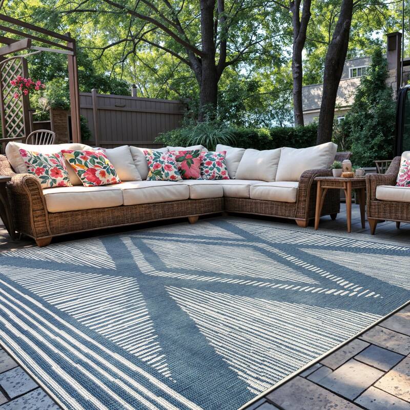 World Rug Gallery Contemporary Geometric Stripe Weather Resistant Reversible Indoor/Outdoor Area Rug - 7' 10" x 10' - Blue