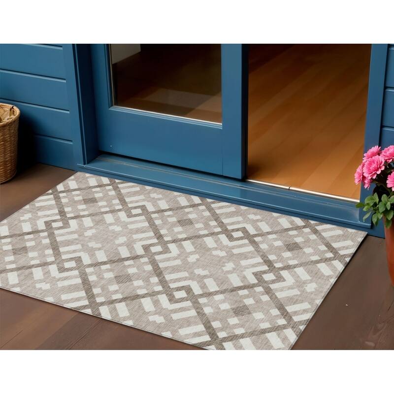 HomeRoots Geometric Transitional Rectangle Outdoor Rug - 3' x 5'