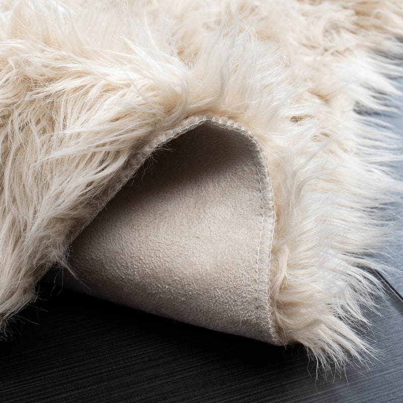 SAFAVIEH, Faux Sheep Idith Shona 2.4-inch Thick Rug