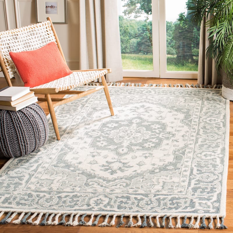 SAFAVIEH Handmade Aspen Manana Boho Medallion Wool Rug - 8' x 10' - Grey/Light Grey