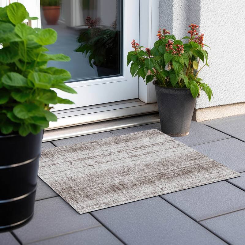 Machine Washable Indoor/ Outdoor Chantille Stripes Ombre Rug - Taupe - 1'8" x 2'6"