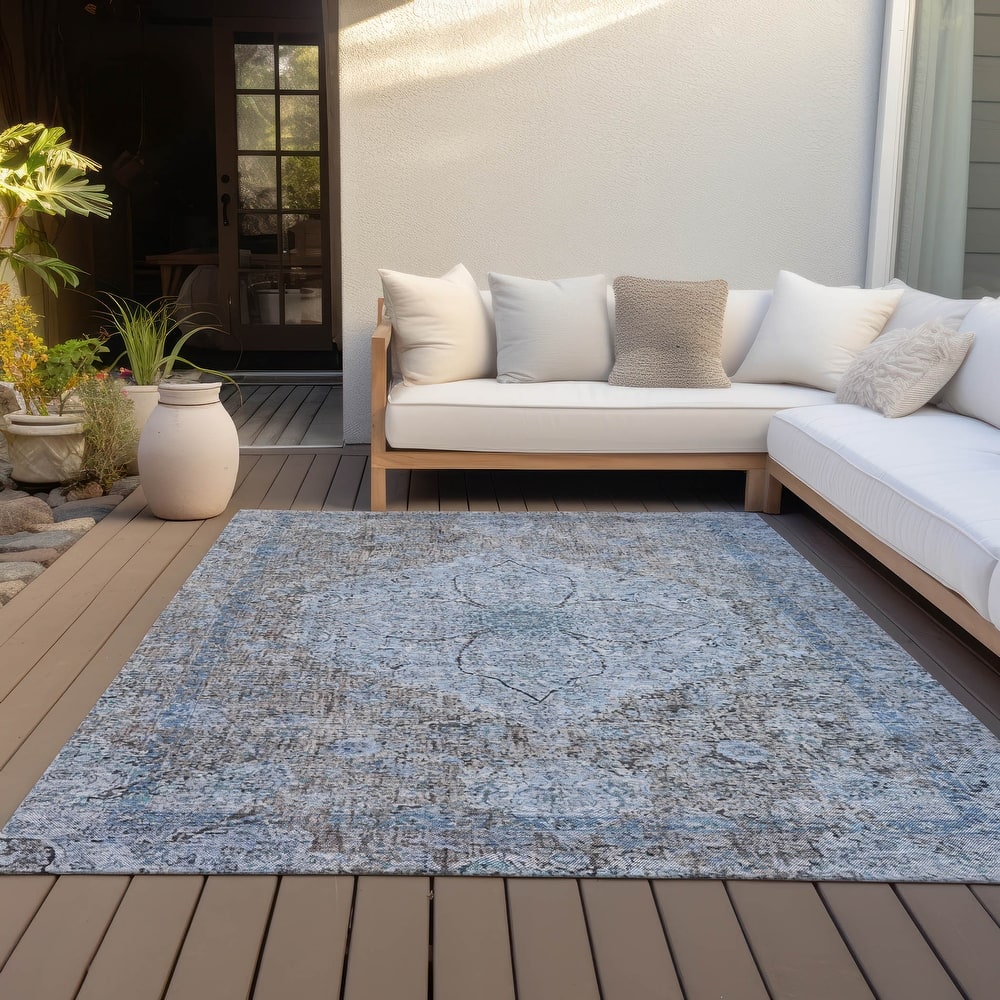 Machine Washable Indoor/Outdoor Traditional Global Chantille Rug