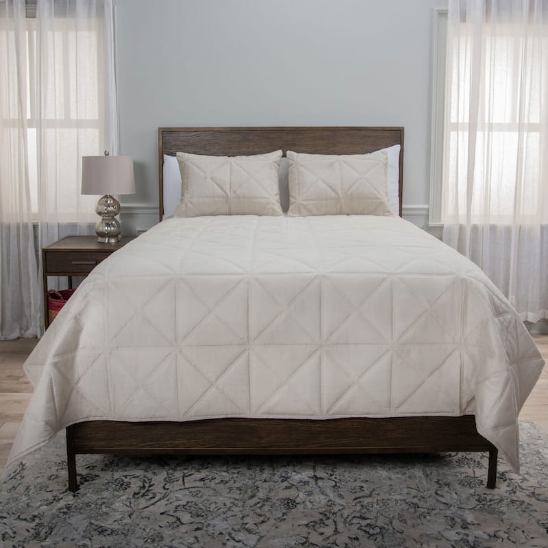 Rizzy Home Blackberry Grove Natural Diamond Stitched Quilt Set