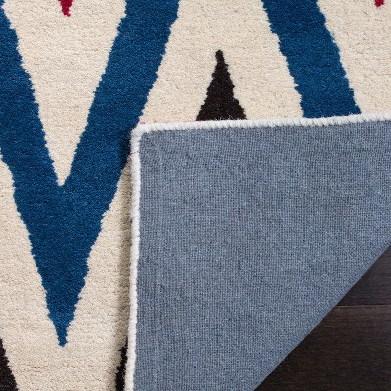 SAFAVIEH Handmade Chatham Klasina Modern Moroccan Wool Rug