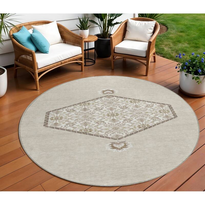 HomeRoots Oriental Traditional Rectangle Outdoor Rug - 8' Round