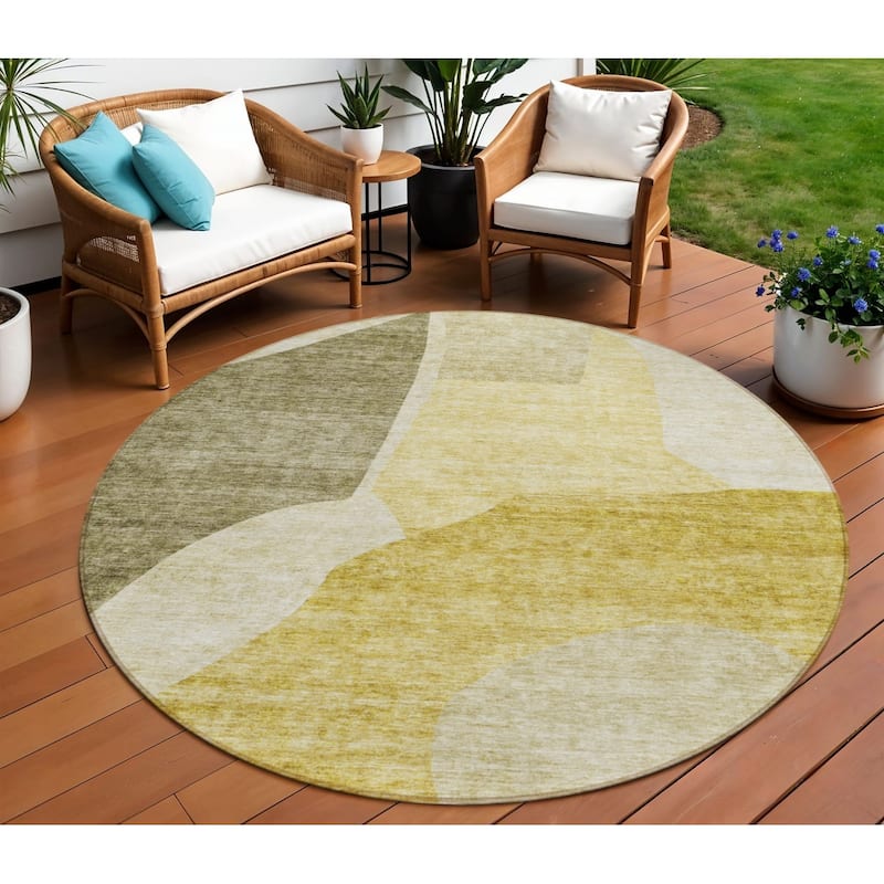 HomeRoots Abstract Transitional Rectangle Outdoor Rug - 8' Round