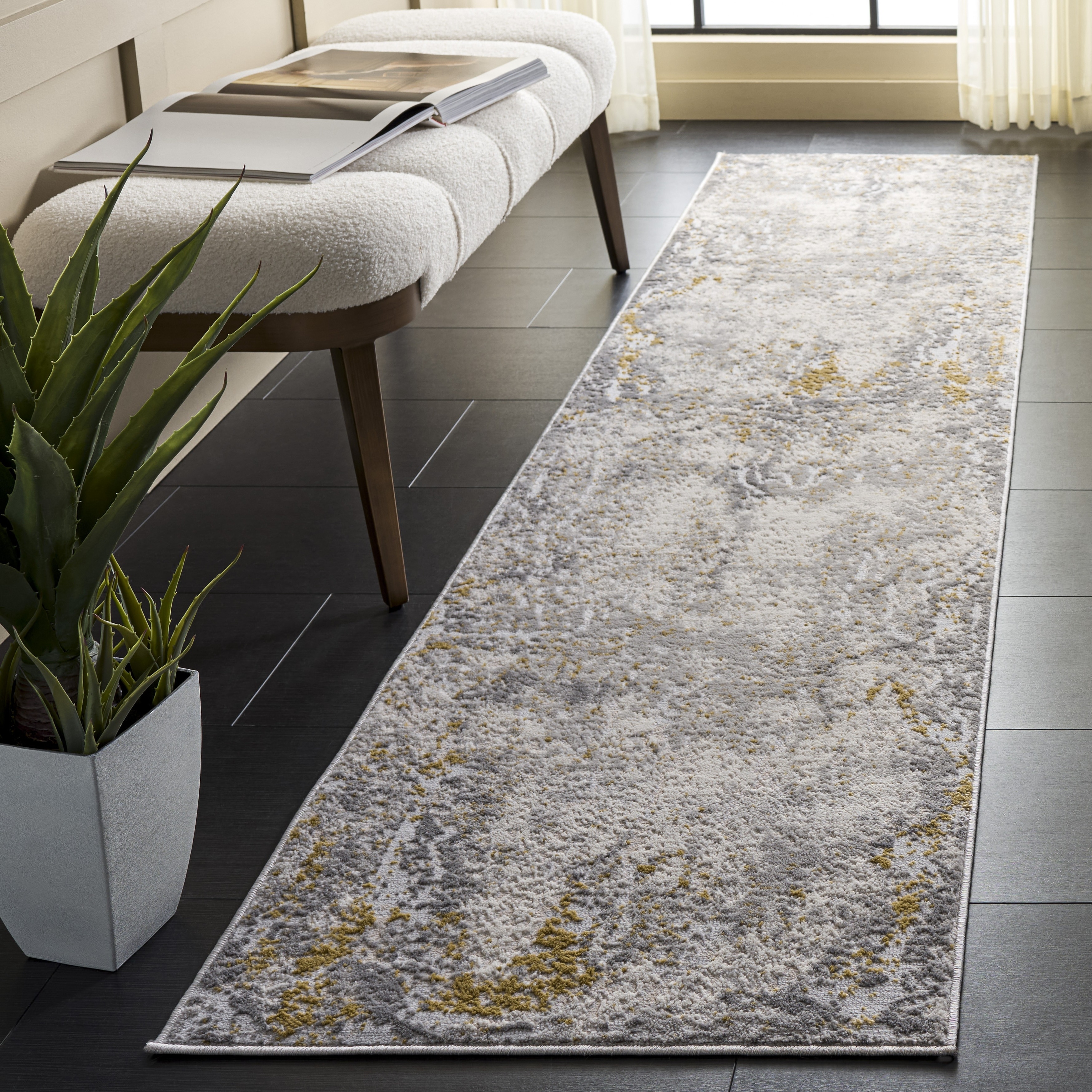 SAFAVIEH-Palma-Aradhana-Modern