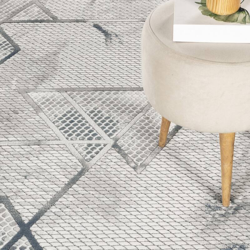 Gray 2 ft. 7 in. x 9 ft. 10 in. Luxury Area Rug, 0.43 Pile Height – Sophisticated Warmth for Any Room - 6' x 7'