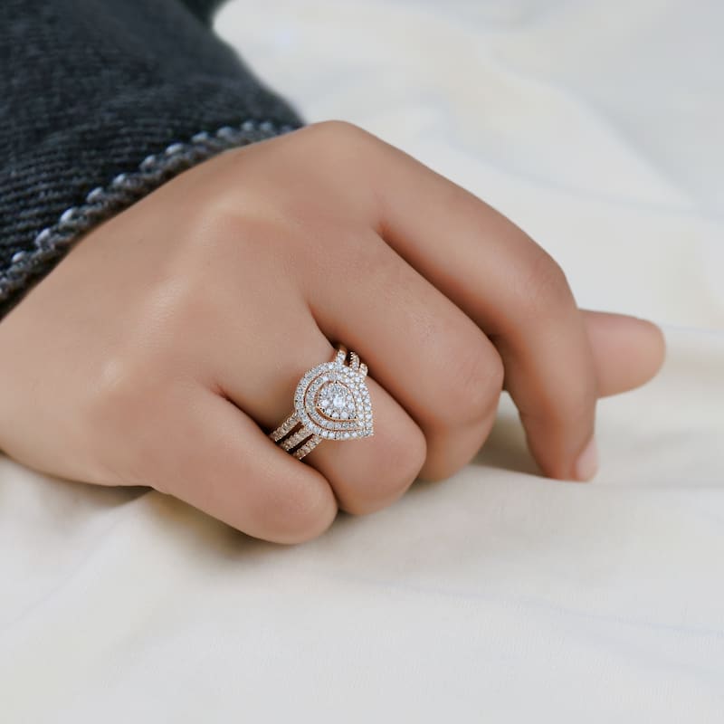 IGI Certified 1ct TDW Diamond Pear Shaped Cluster Halo Bridal Set in 10K Gold for Women