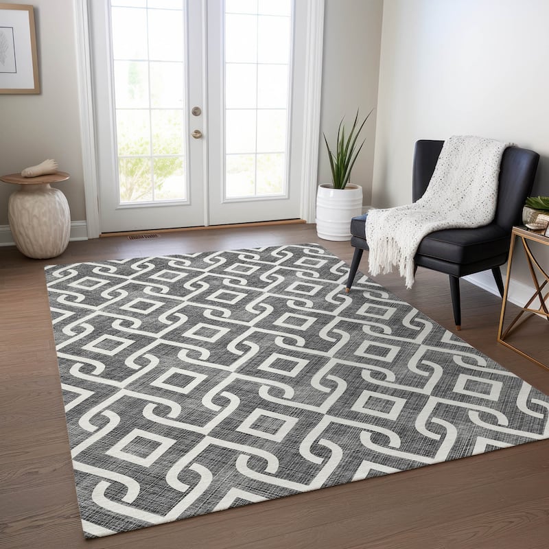 Machine Washable Indoor/ Outdoor Chantille Trellis Scroll Rug - Black - 8' x 10'