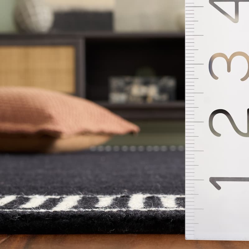 SAFAVIEH Handmade Metro Aneta Wool Rug