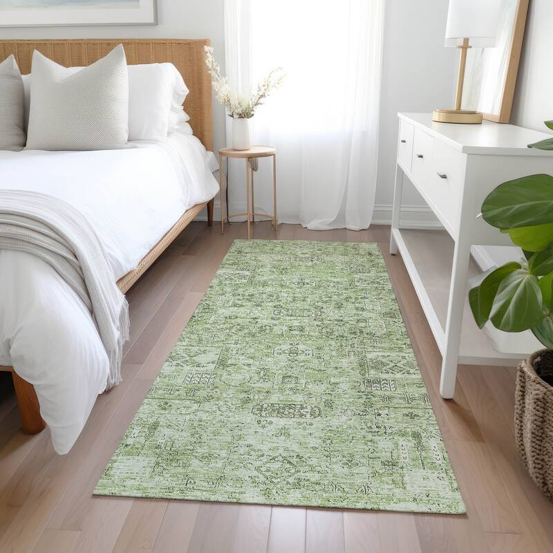 Machine Washable Indoor/ Outdoor Chantille Vintage Traditional Rug - Green - 2'3" x 7'6"