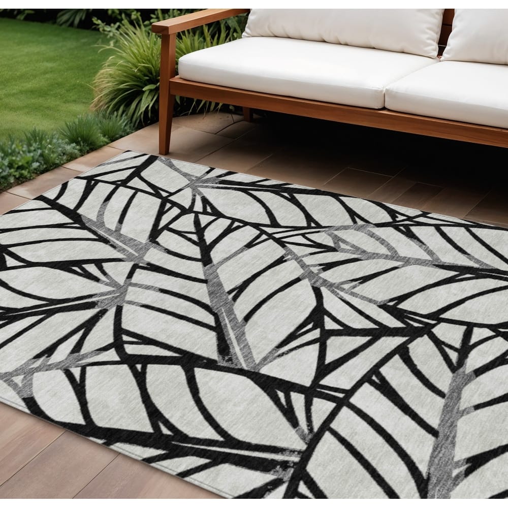 HomeRoots Floral Transitional Rectangle Outdoor Rug