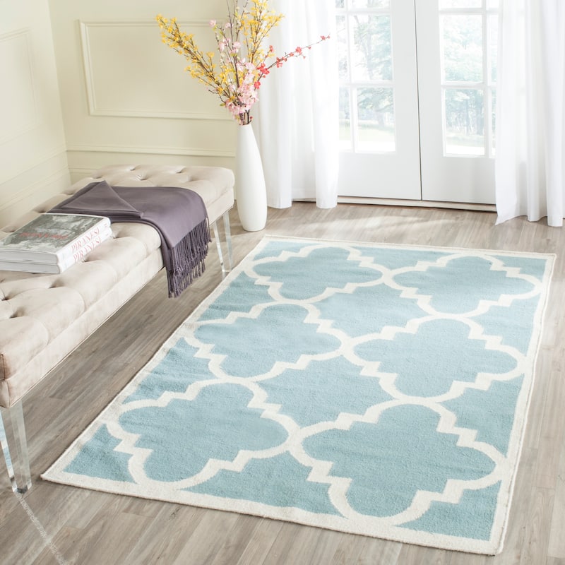 SAFAVIEH Handmade Flatweave Dhurries Jinan Modern Moroccan Wool Rug - 4' x 6' - Light Blue/Ivory