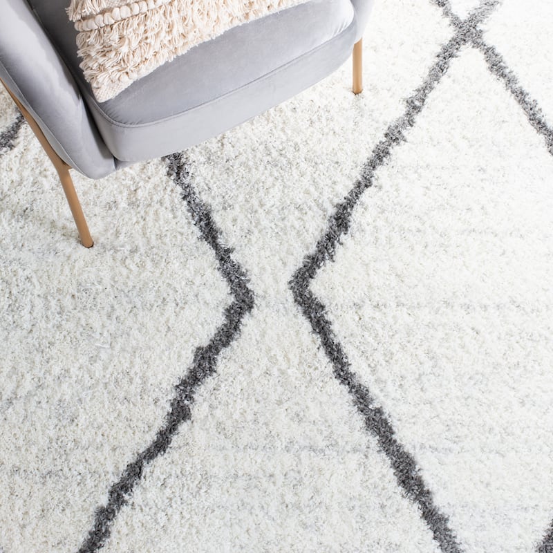 SAFAVIEH August Shag Yukine Trellis 1.26-inch Thick Rug