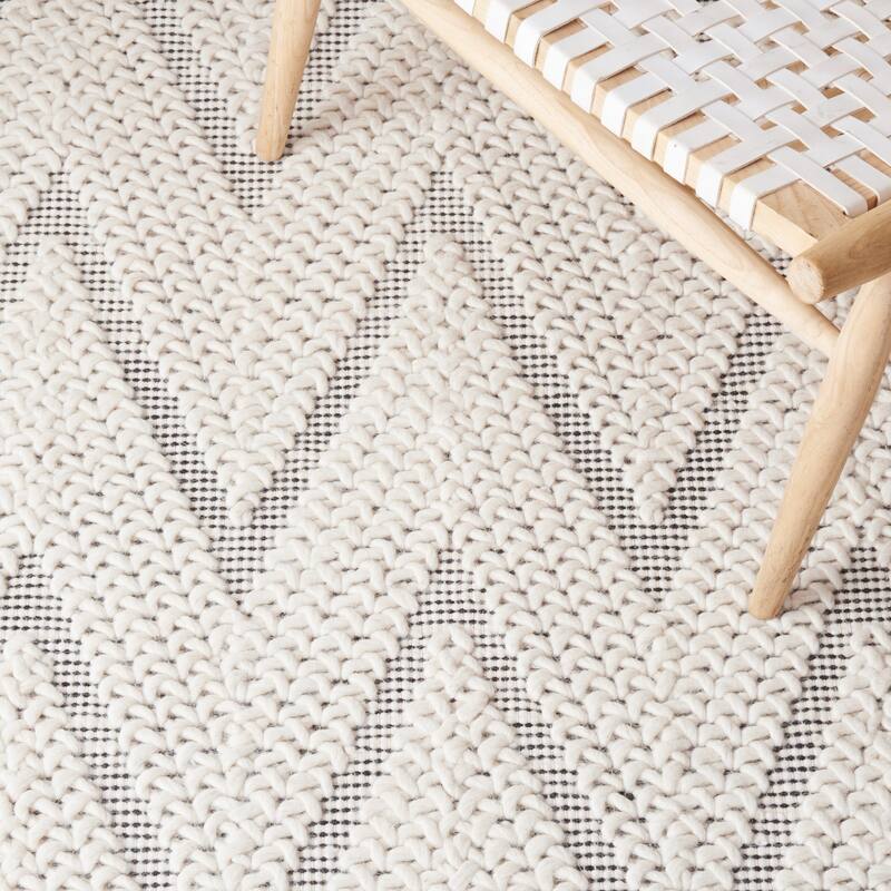 SAFAVIEH Handmade Natura Sofije Chevron Wool Rug