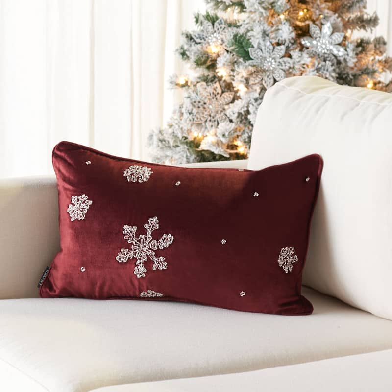 SAFAVIEH Bridgette 12"x20" Snow Pillow - Maroon - 12Wx20L