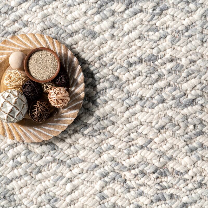 Nuloom Glendora Hand Woven Chevron Area Rug