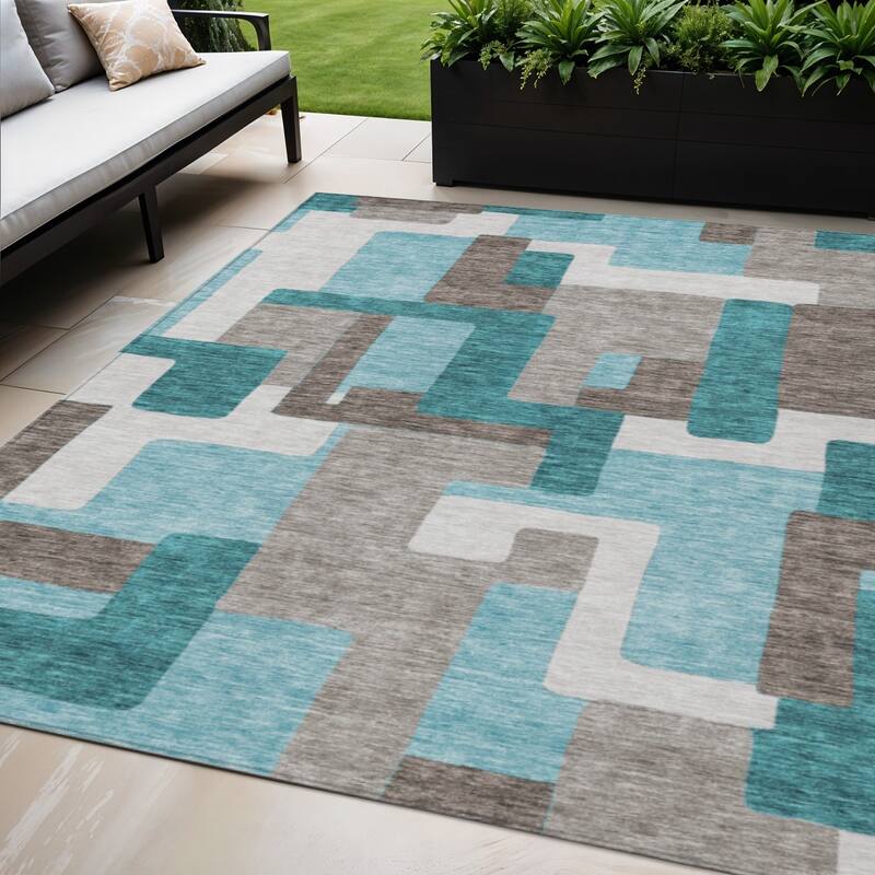 HomeRoots Abstract Transitional Rectangle Outdoor Rug - 5' X 8'