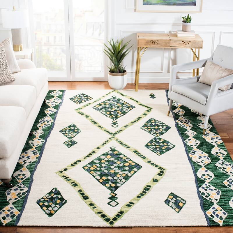 SAFAVIEH Handmade Aspen Radana Boho Tribal Wool Rug - 5' x 8' - Green/Ivory