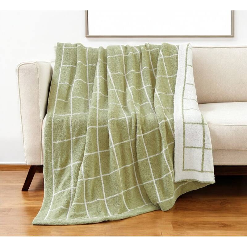 HomeRoots 50" X 60" Green and White Fleece Knitted Geometric Plush Throw Blanket - Throw - Green/White
